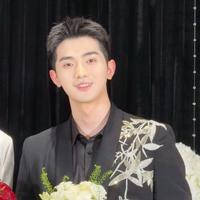 邓威演员头像