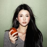 龙斯盈 演员头像