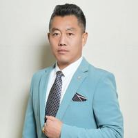 李伟演员头  像